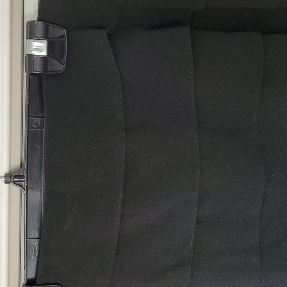 Larry Levine size 18W  black layered skirt - Picture 2 of 3